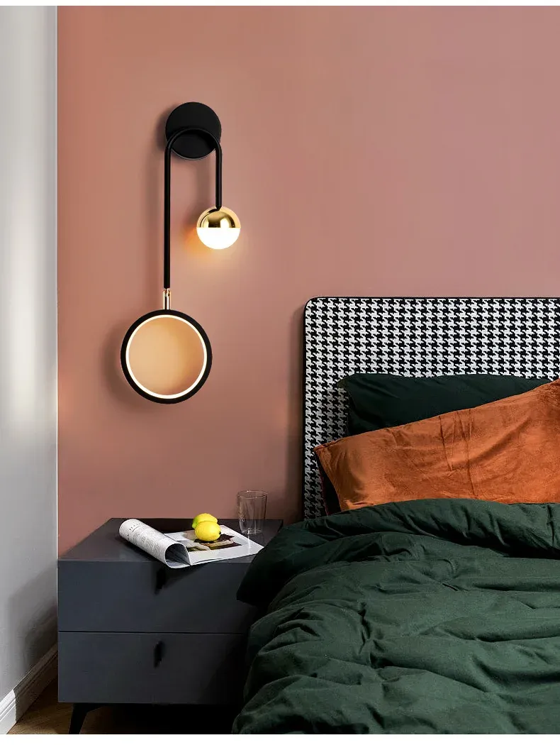 מנורת קיר נורדית עגולה מתכווננת בשחור