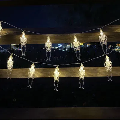 שרשרת אור גולגולות ועיניים לחג