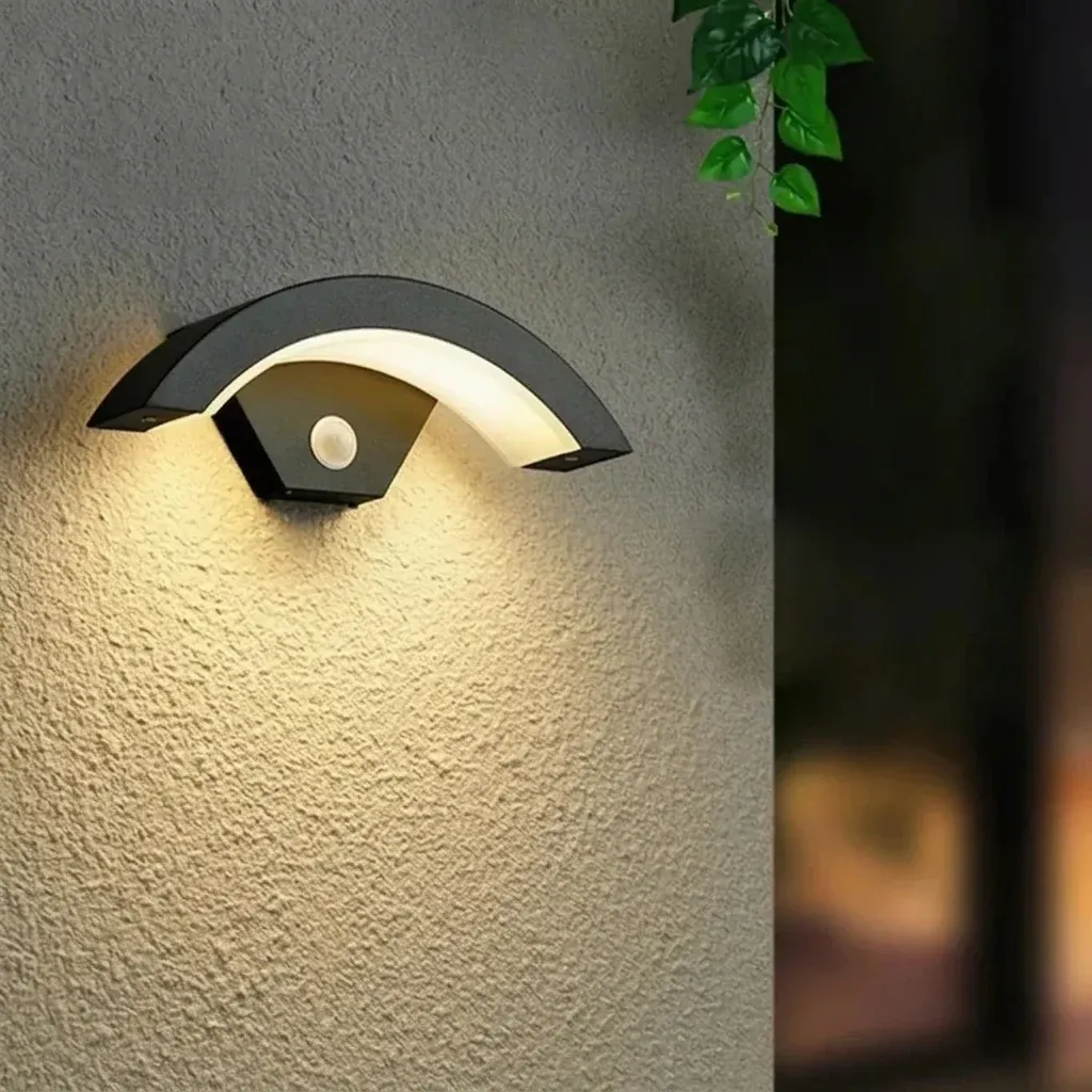 מנורת קיר חוץ מודרנית שחורה נקייה