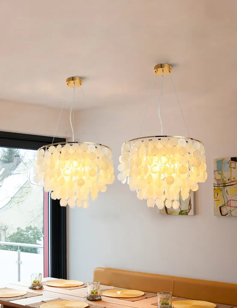 נברשת צדפים מודרנית בגימור זהב ושחור