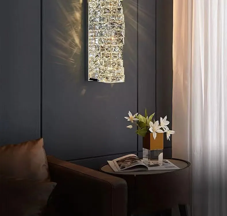 מנורת קיר קריסטל יוקרתית בגימור מתכתי