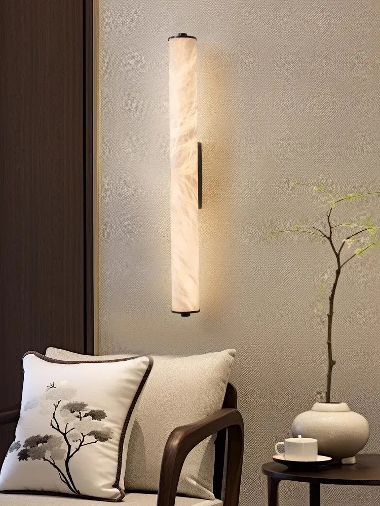 מנורת קיר שיש ונחושת בסגנון יוקרתי