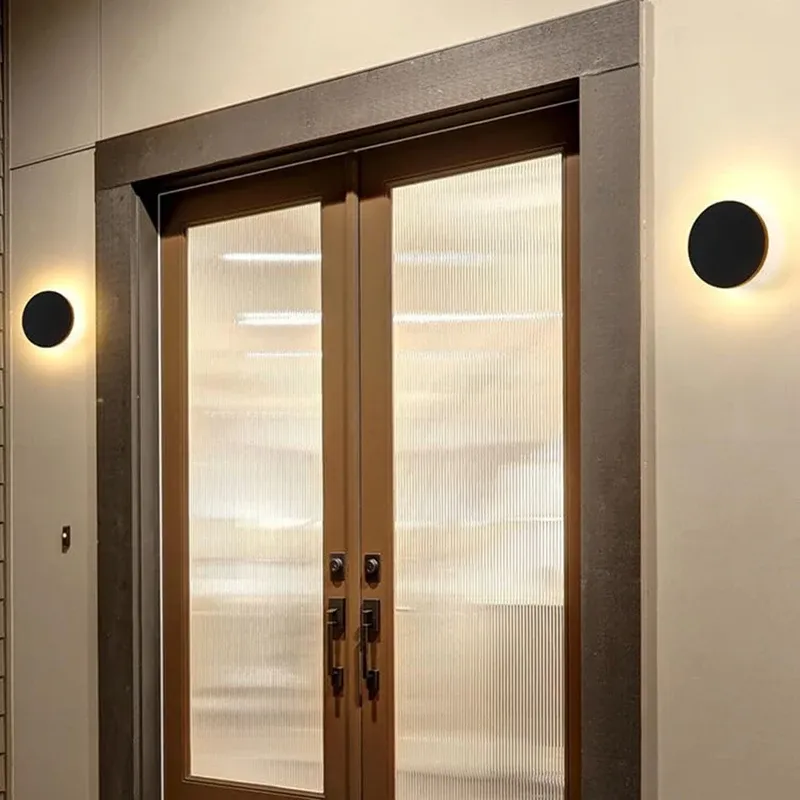 מנורת קיר עגולה אטומה לחוץ עם תאורת לד נסתרת