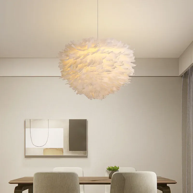 מנורה תלויה נוצה נורדית לבנה עם בית נורה E27