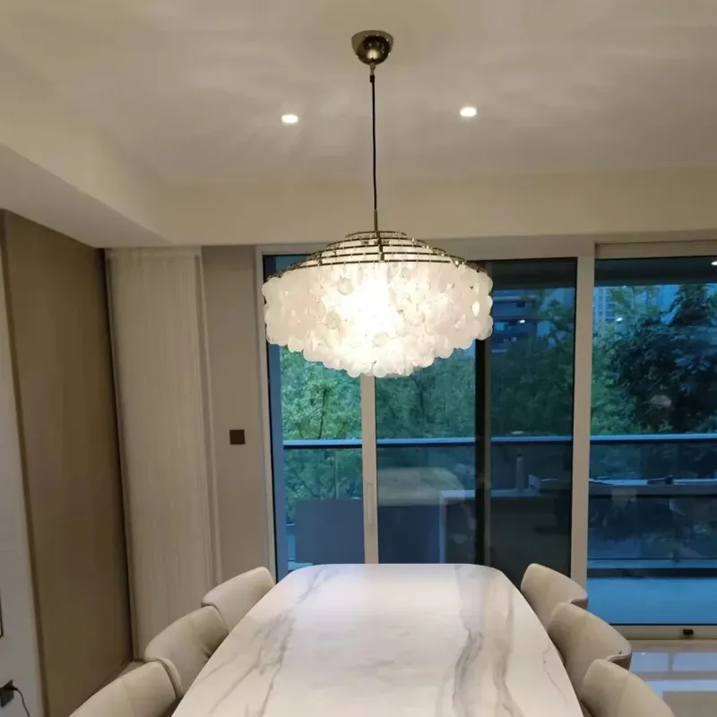 נברשת צדפים רומנטית עם גוף מתכת