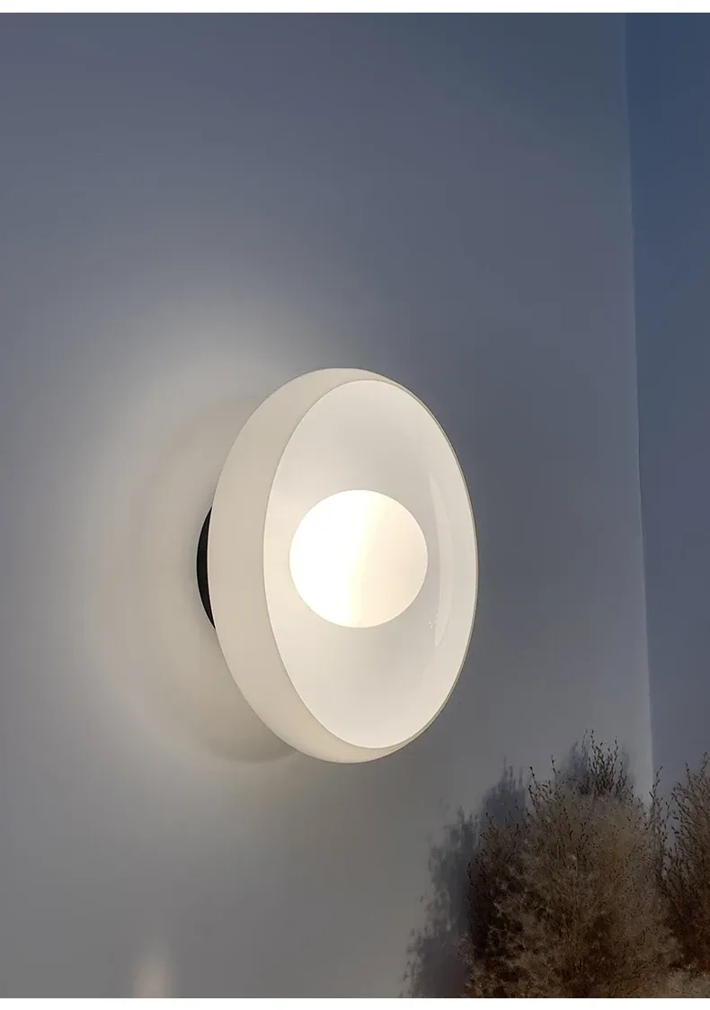 מנורת קיר זכוכית קרמית בסגנון צרפתי עתיק