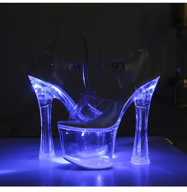 סנדלי פלטפורמה מוארים לנשים