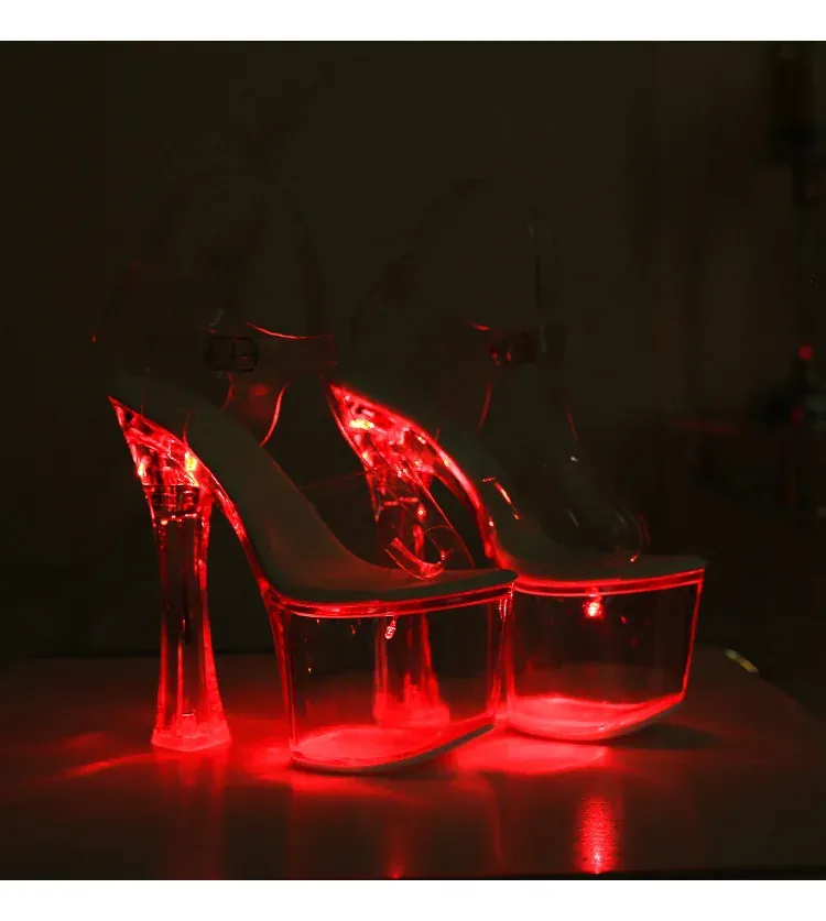 סנדלי פלטפורמה מוארים לנשים