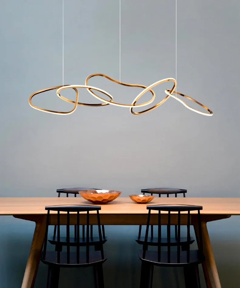 נברשת תלויה מודרנית עם עמעום ושלט