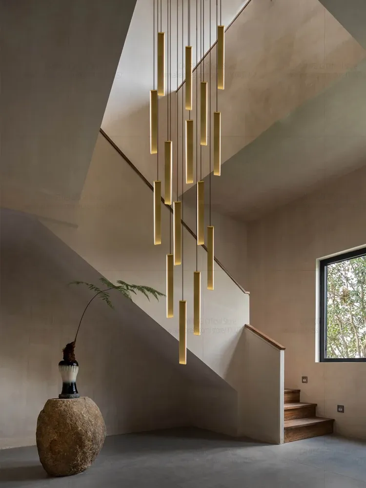 נברשת אלומיניום מודרנית רב ראשית עם שלט ועמעום