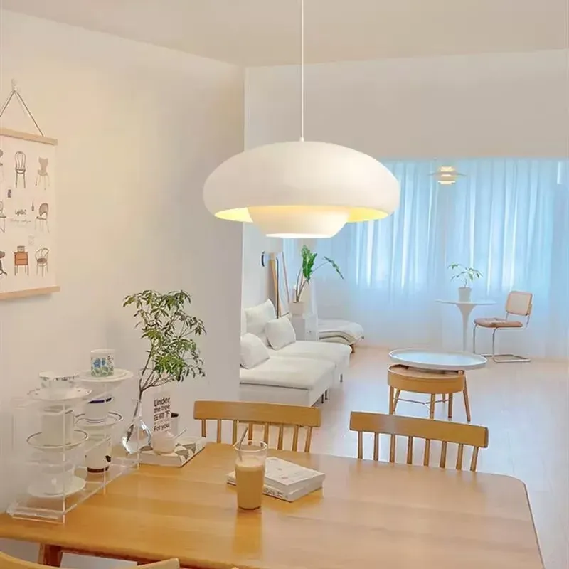 מנורה תלויה אלומיניום נורדית שחור לבן