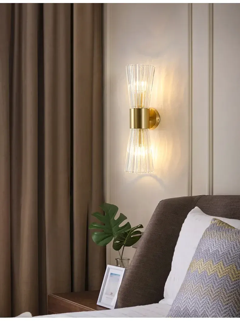 מנורת קיר קריסטל מוזהבת לשדרוג מסדרונות וחדרים