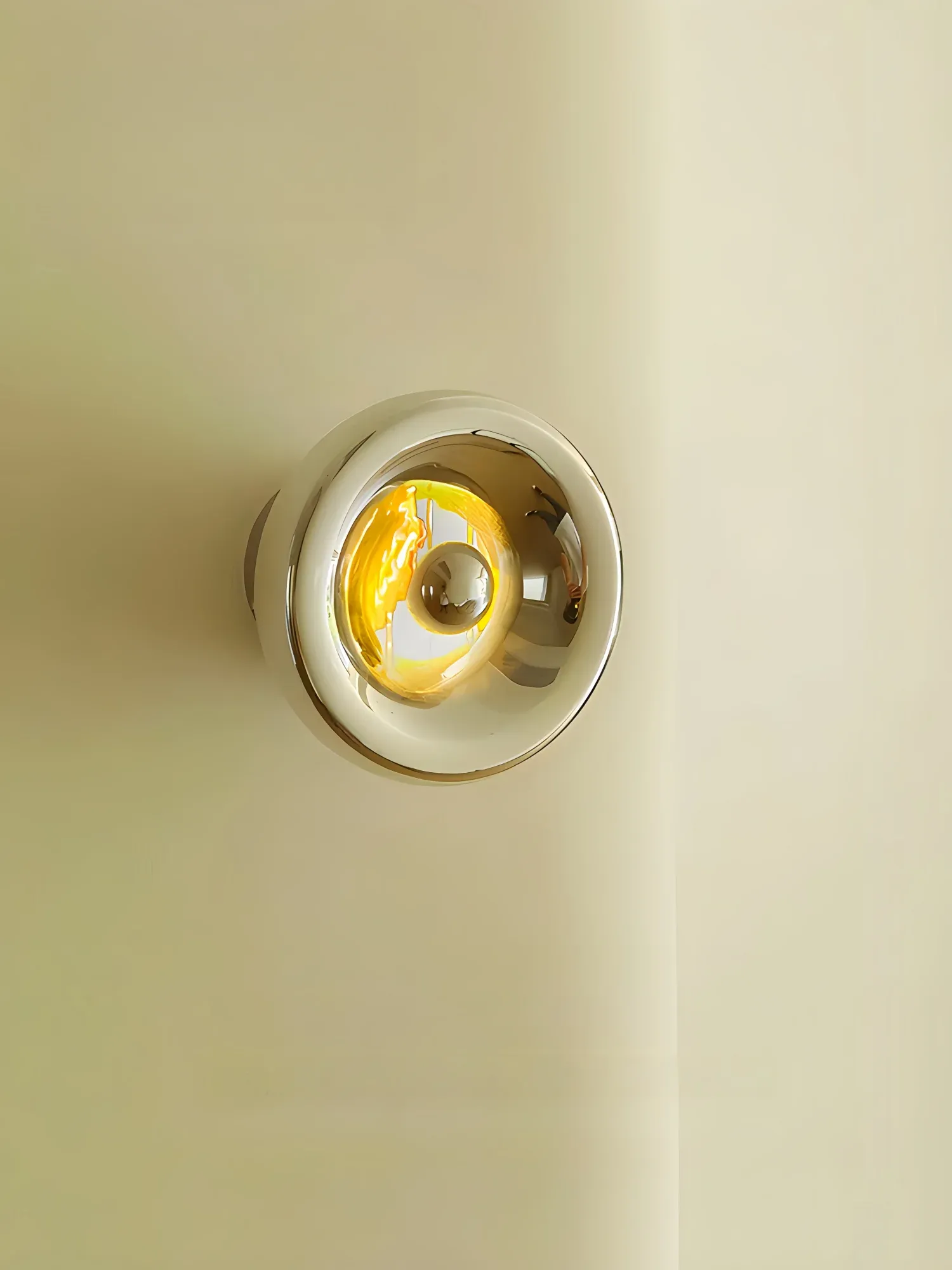 מנורת קיר לוהטת מודרנית בעיצוב בוהאוס