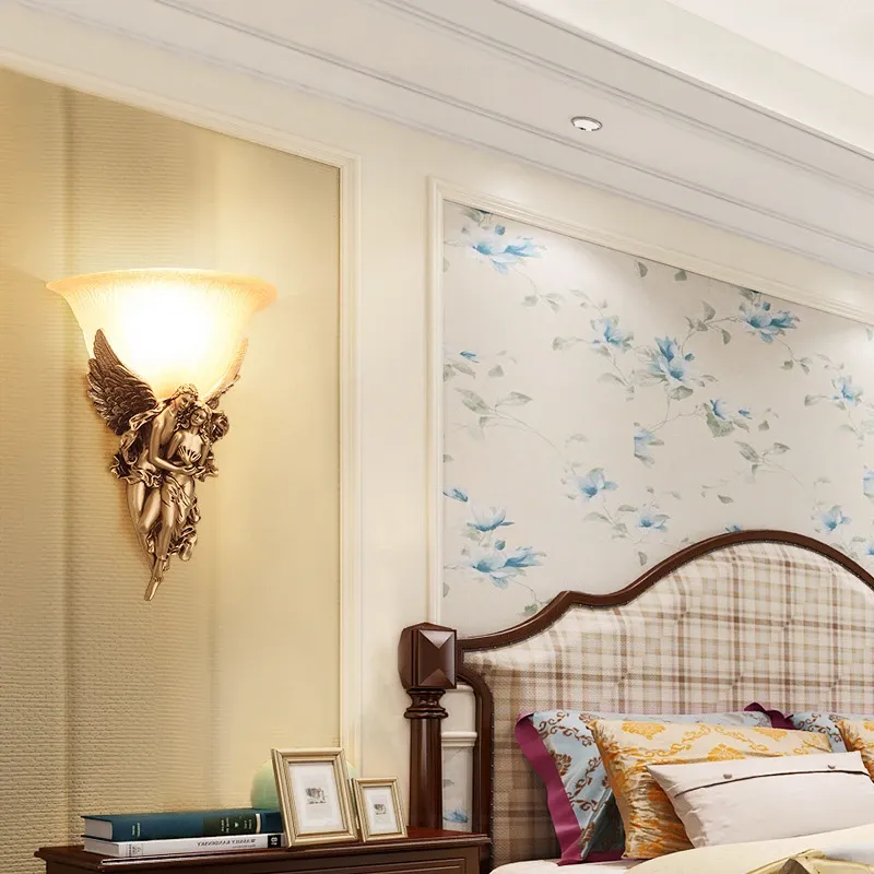 מנורת קיר מלאך זוגי משרף וזכוכית צבעונית E27