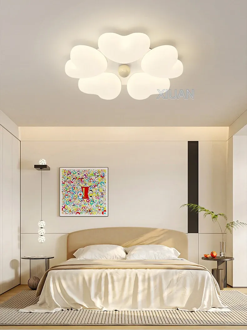 מנורת תקרה לב אקרילית 50 ס״מ בגוון לבן