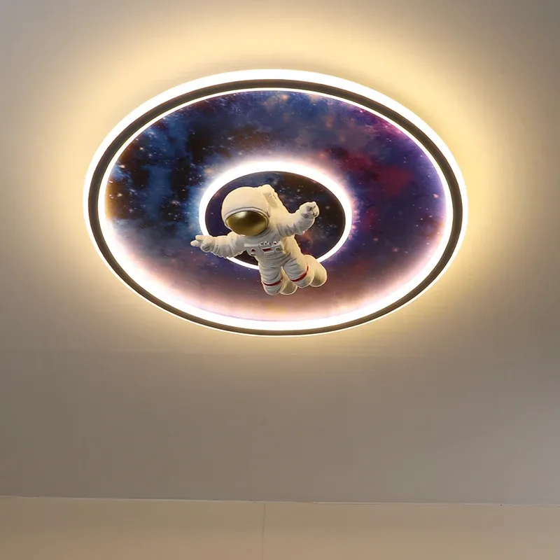 מנורת תקרה אסטרונאוט כחולה צמודת תקרה לחדר ילדים