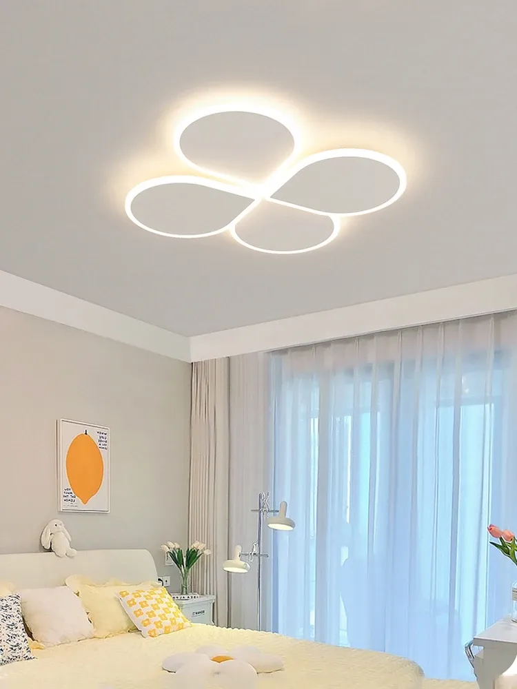 מנורת תקרה עלי כותרת לבנה דימרית לחדר ילדים