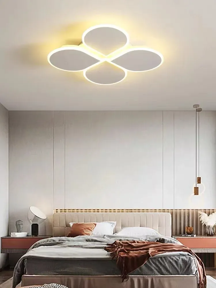 מנורת תקרה עלי כותרת לבנה דימרית לחדר ילדים