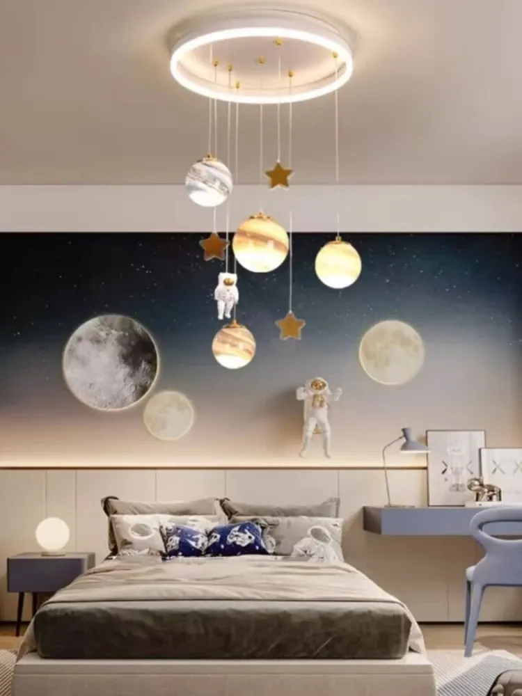 מנורת תקרה אסטרונאוט וכוכב לכת עגולה לחדר ילדים