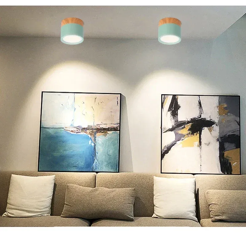 מנורת תקרה נורדית עץ ומתכת עם צינור אור צבעוני