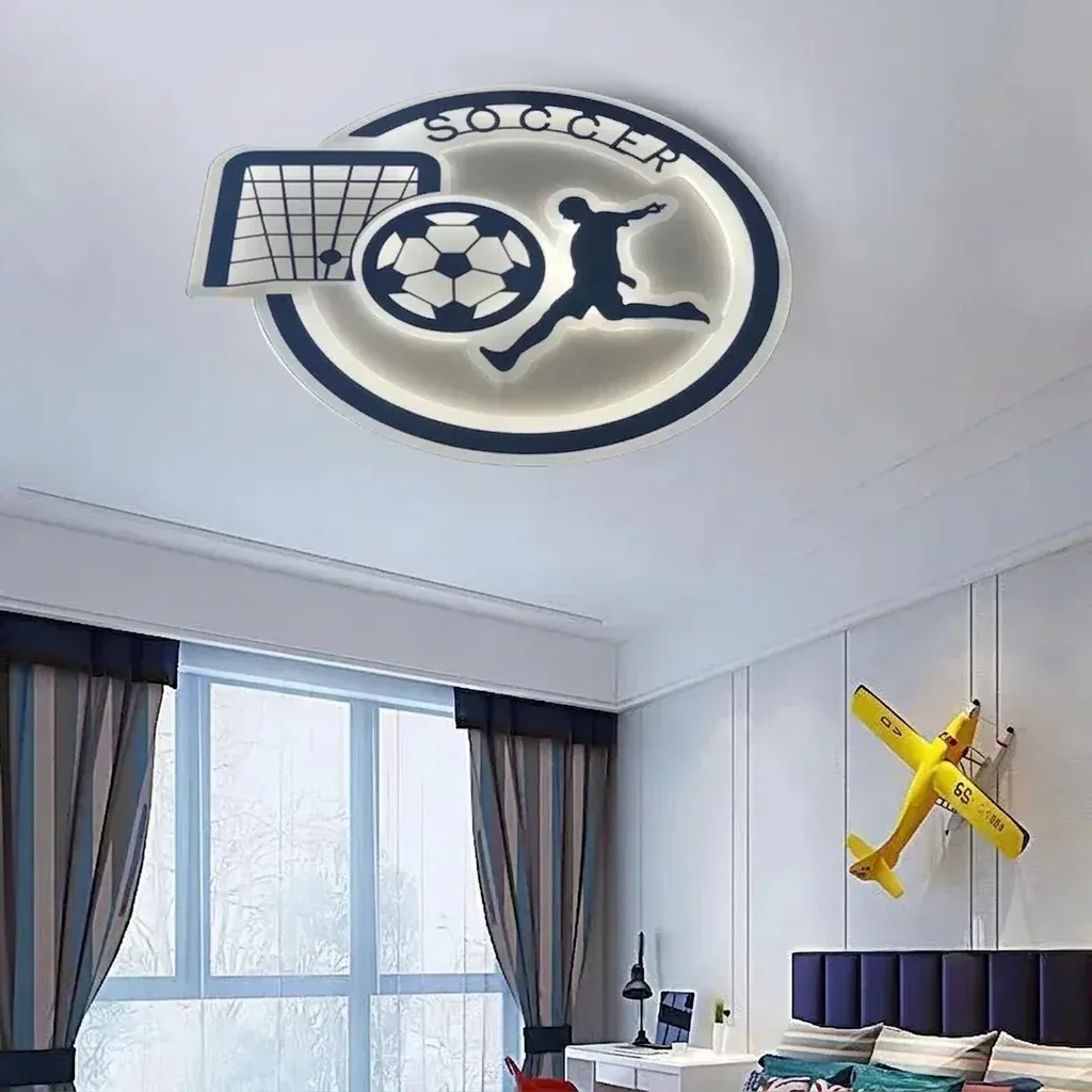 מנורת תקרה כדורגל כחולה לחדר ילדים