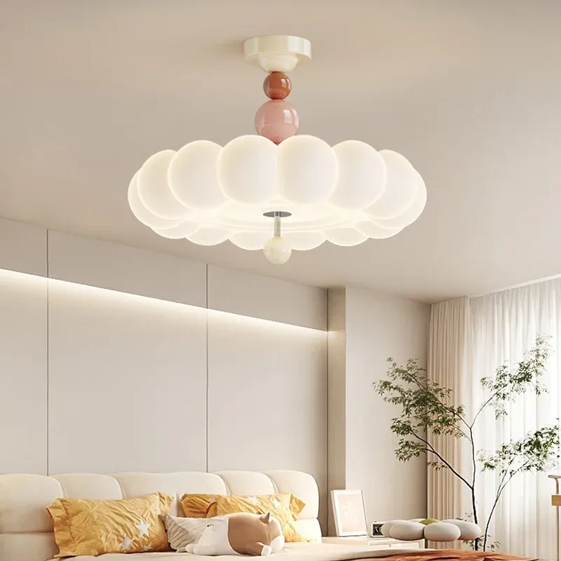 מנורת תלייה בועות פרח בגוון שמנת לחדר ילדים