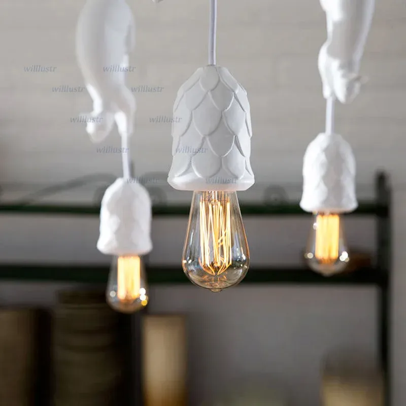 מנורת תלייה סנאי צבעונית משרף לחדר ילדים