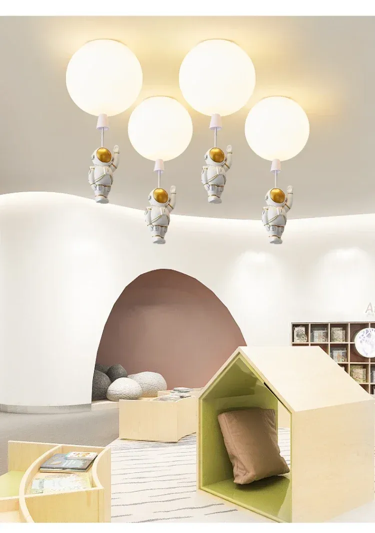מנורת תקרה בלון אסטרונאוט צבעונית לחדר ילדים