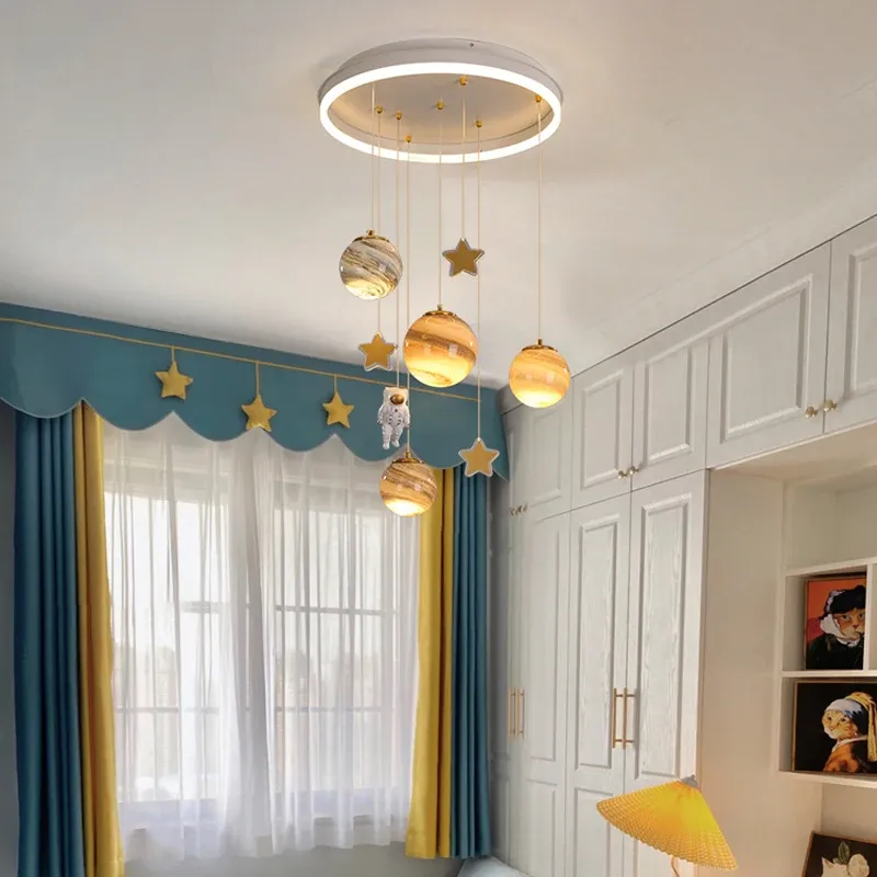 מנורת תלייה אסטרונאוט נורדית לחדר ילדים עם בית נורה G9