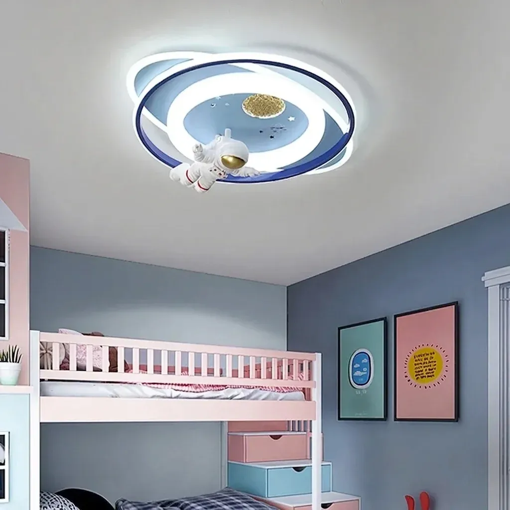 מנורת תקרה אסטרונאוט כחולה לחדר ילדים