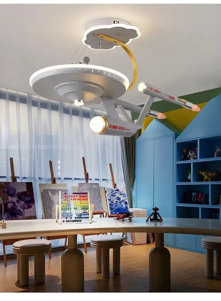 מנורת תלייה חללית מסע בין כוכבים