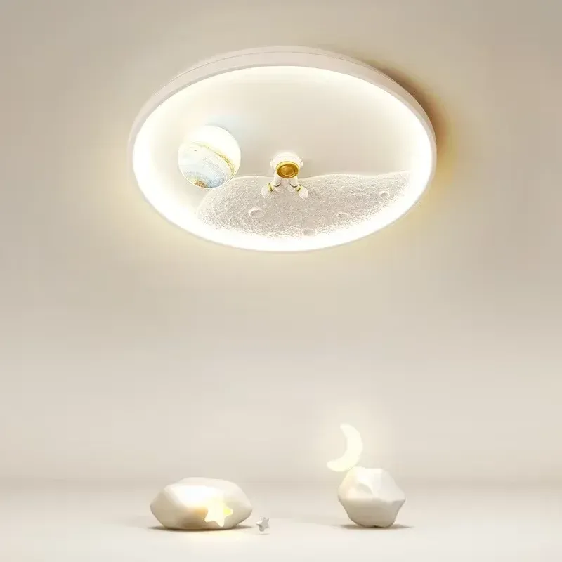 מנורת תקרה אסטרונאוט וירח שחורה לחדר ילדים