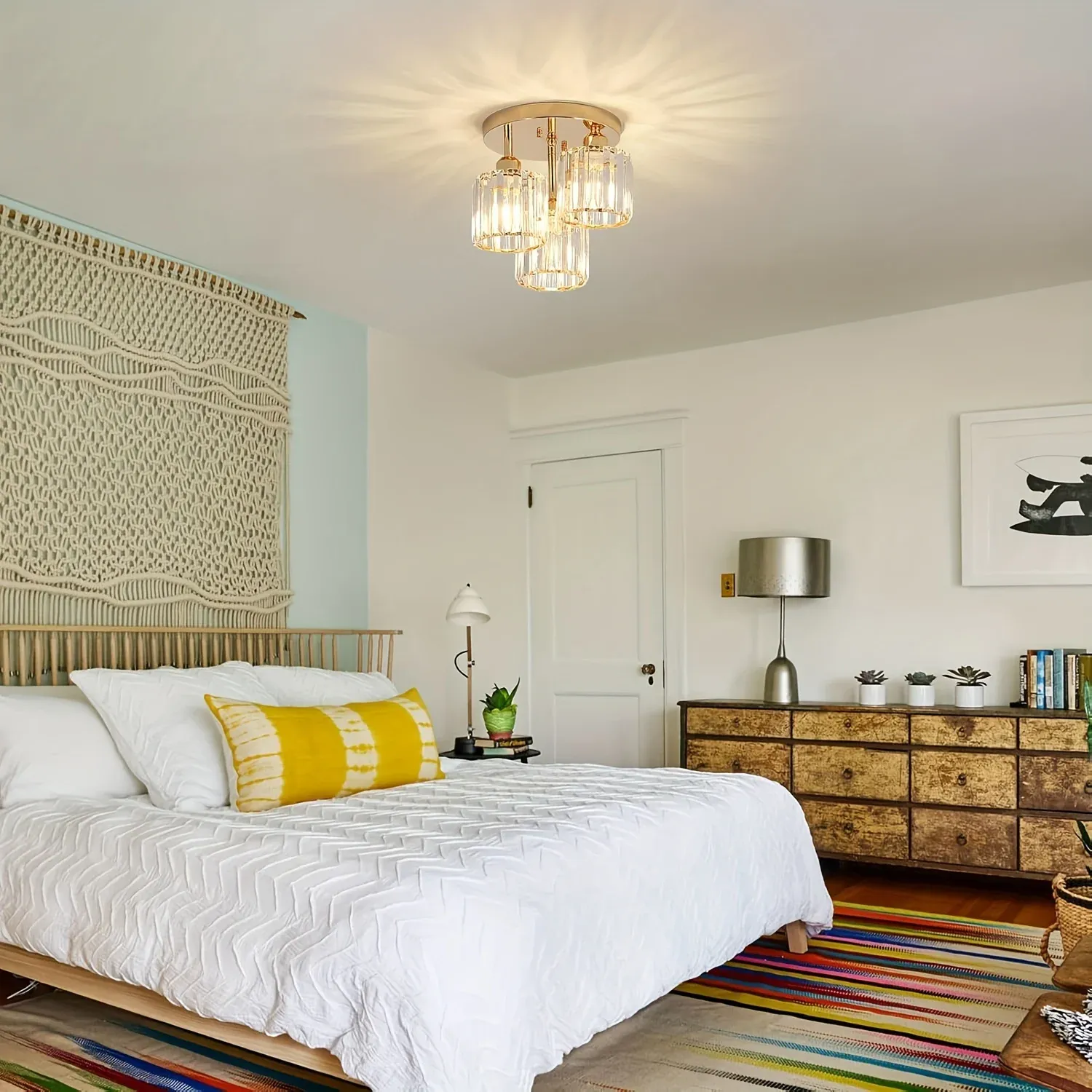 נברשת קריסטל מוזהבת לשלוש זרועות