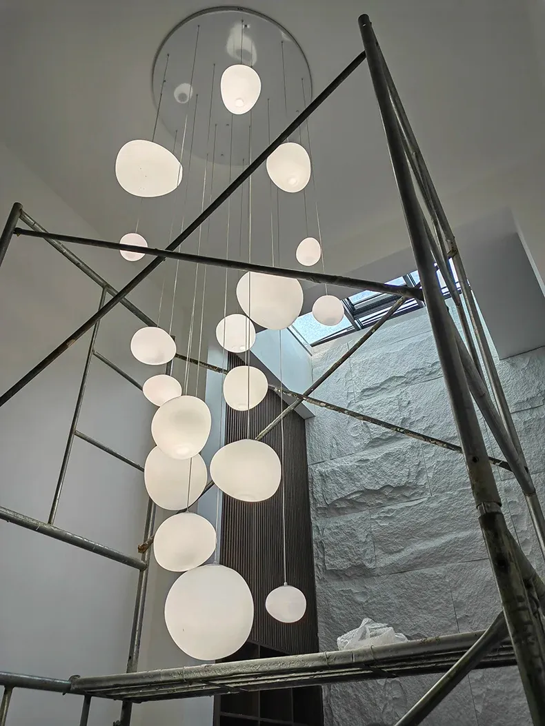 מנורה תלויה לד מודרנית לגרם מדרגות ולסלון