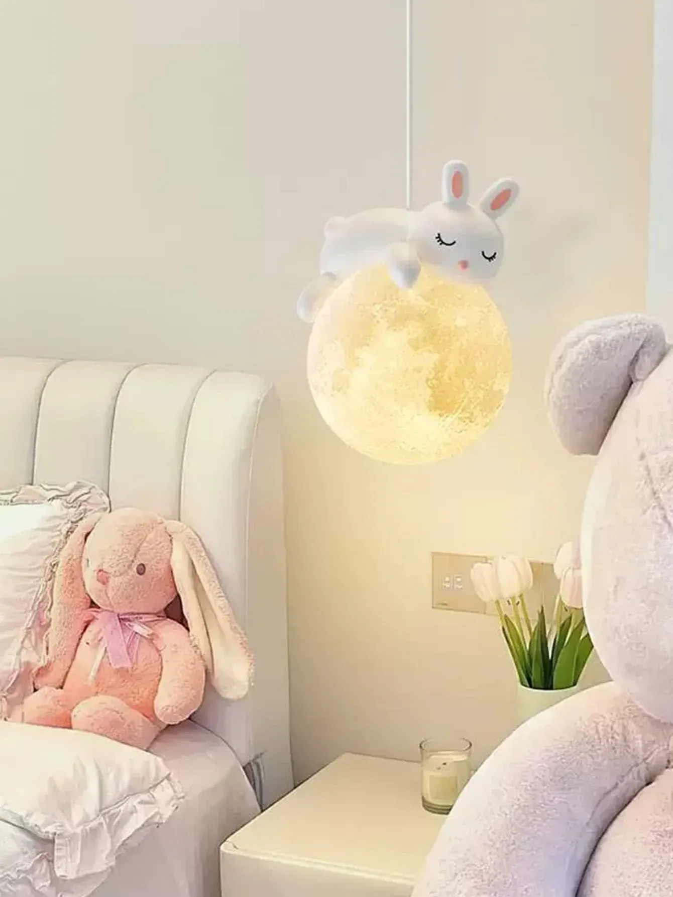 מנורת תלייה עגולה פרח או חיה בלבן לחדר ילדים