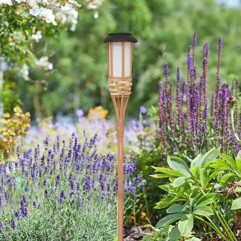 לפיד במבוק סולארי לגינה