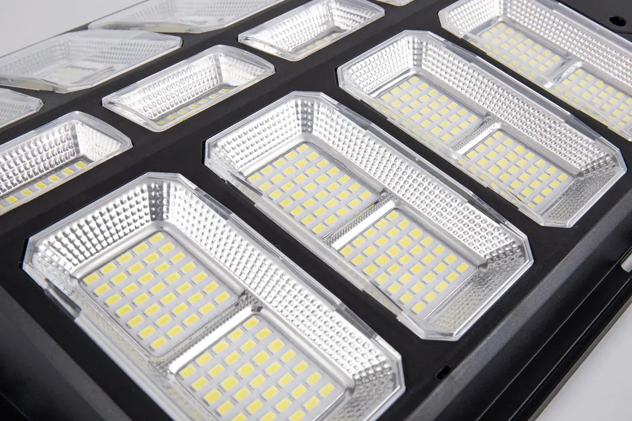 זרקור הצפה סולארי חכם 600 עד 1200 ואט