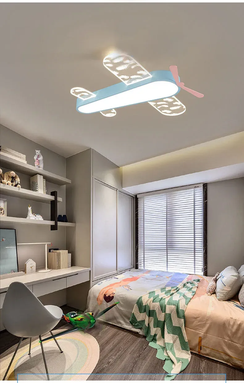 מנורת תקרה מטוס נוצות כחולה עם שלט לחדר ילדים