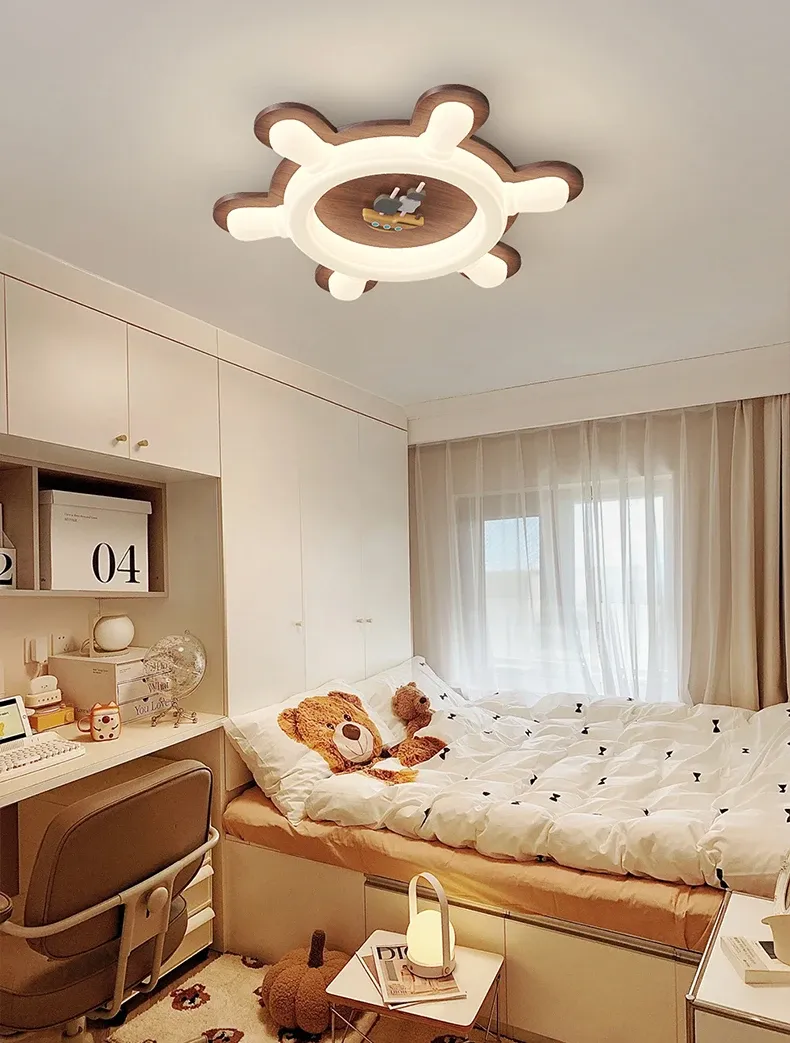 מנורת תקרה הגה בגוון אגוז לחדר ילדים