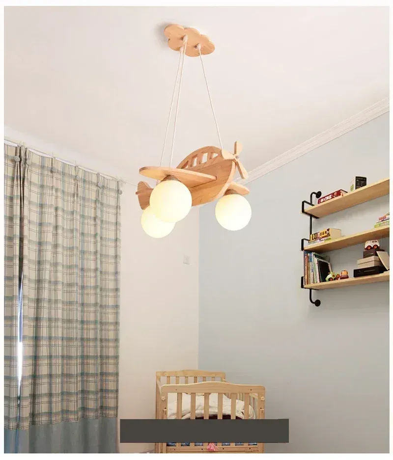 מנורת תלייה מטוס עץ בעבודת יד עם 3 מוקדי אור