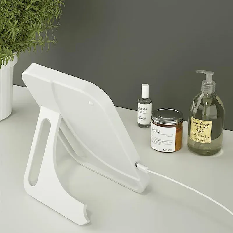 מראת איפור מתקפלת עם תאורת מגע נטענת