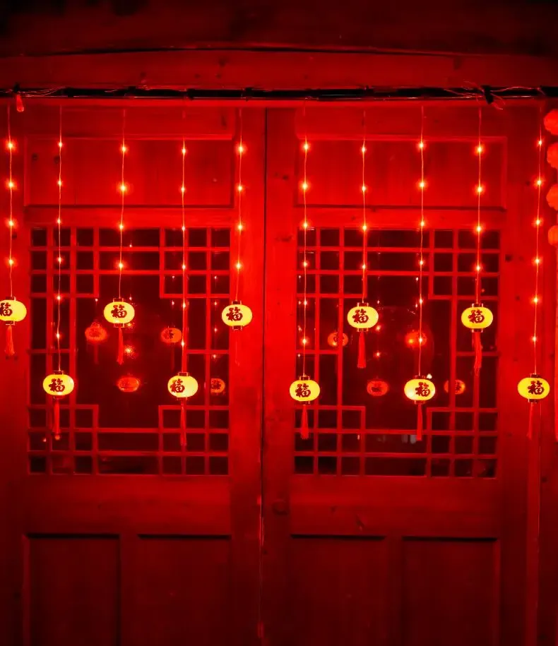 שרשרת פנסי נייר סולארית לאווירת חוץ