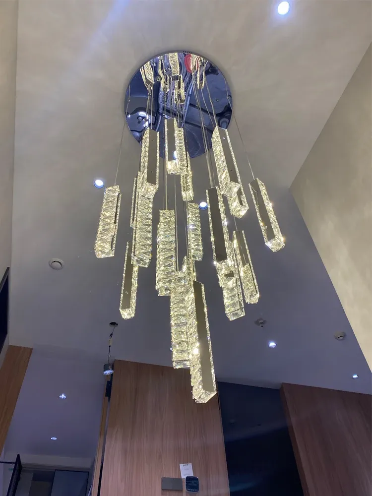 נברשת קריסטל ליניארית מודרנית לחדרי מדרגות