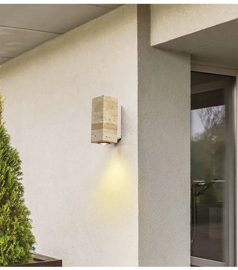 מנורת קיר טרוורטין וואבי סאבי חמה