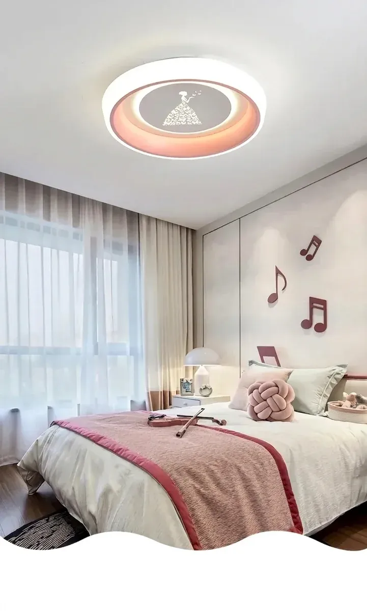 מנורת תקרה ורודה עגולה בעיצוב ילדות