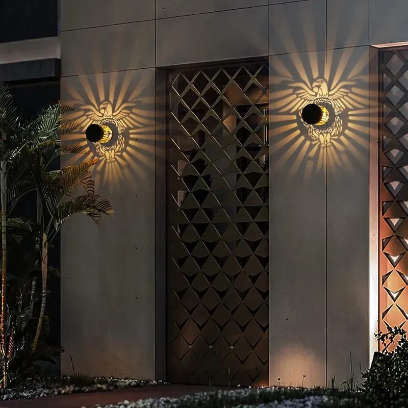 זוג פנסי גדר סולאריים מתכתיים