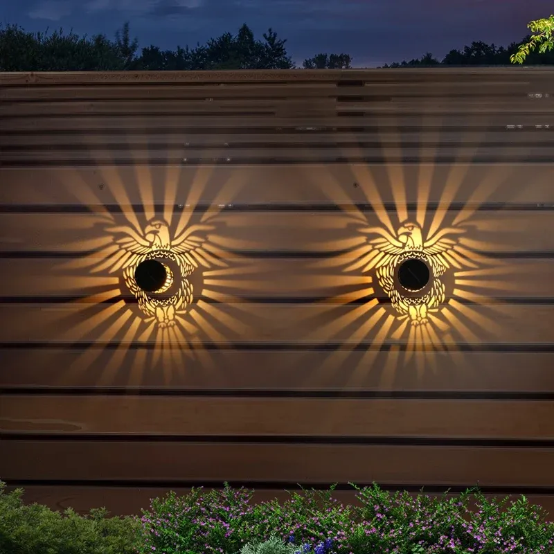 זוג פנסי גדר סולאריים מתכתיים