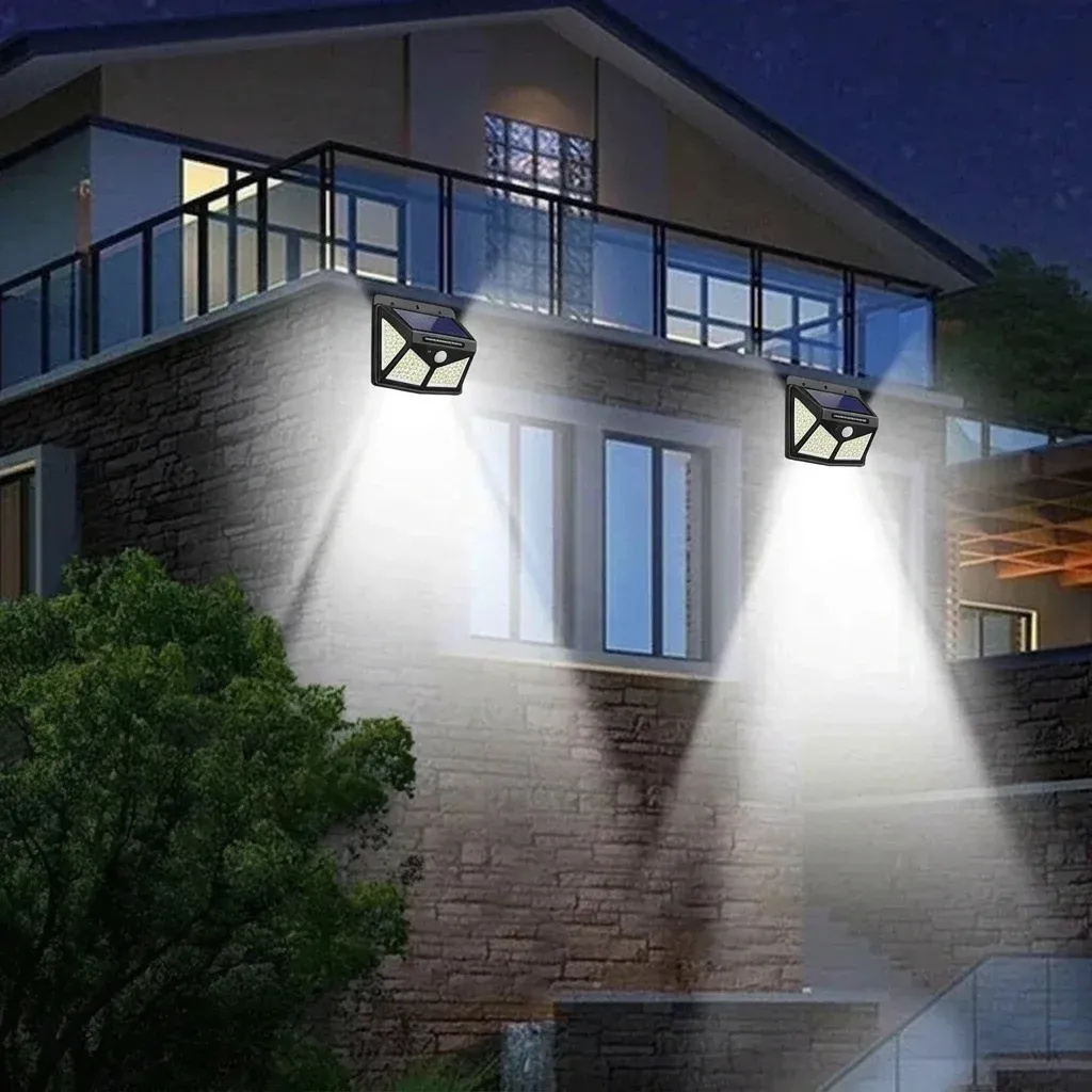 פנס סולארי שחור עם חיישן תנועה