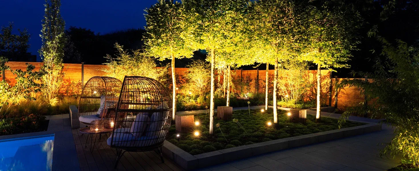 זרקור גן חיצוני 8 לדים 3000K IP65