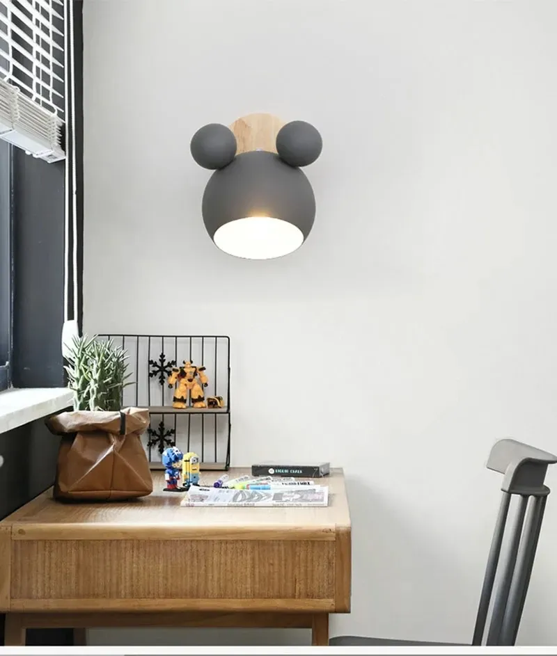 מנורת קיר מקרון ממתכת ועץ עם לד E27